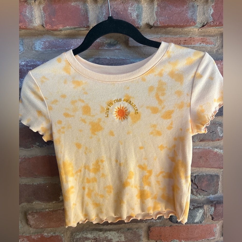 Arizona Jean Company Yellow Tie-Dye Sunflower Short Sleeve Tee